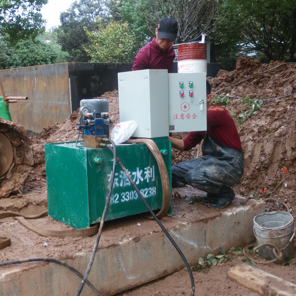 液壓式啟閉機(jī).jpg 液壓式啟閉機(jī).jpg