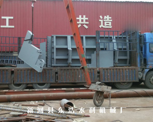 液壓翻板閘門(mén)888.jpg 液壓翻板閘門(mén)888.jpg